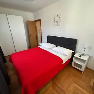 apartment-mary-trogir.hotels-in-trogir.com/